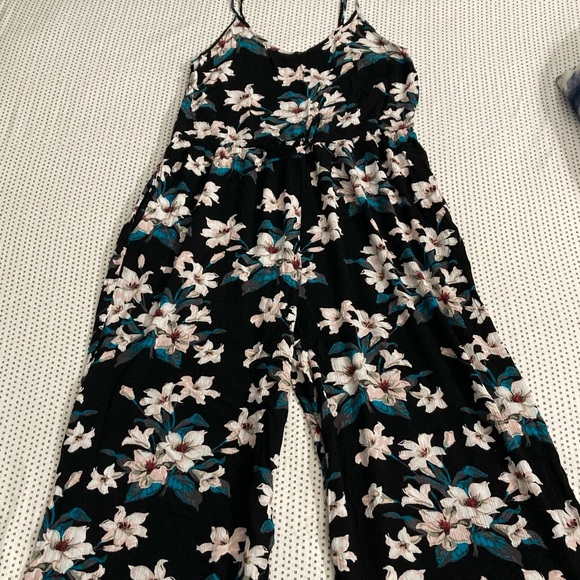 🦋AÉROPOSTALE   Floral V-Neck Jumpsuit Size : Small - Picture 9 of 16
